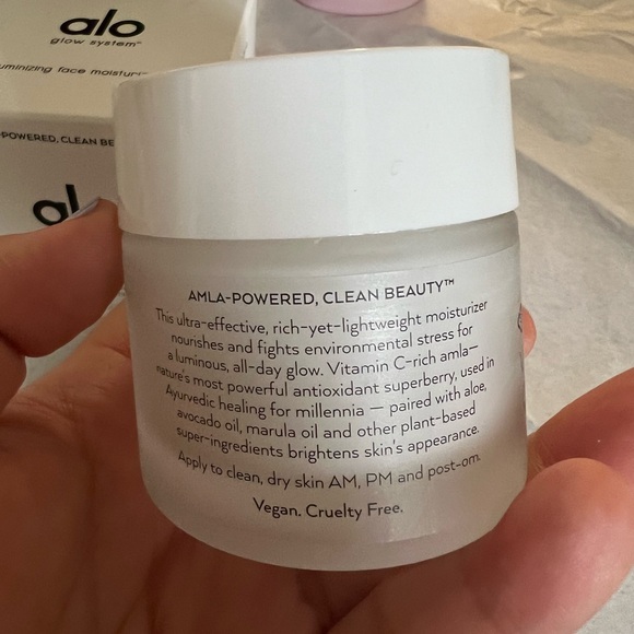 Alo Yoga Skincare, Alo Glow System, Luminizing Face Moisturizer, 2 fl oz (60ml) - Picture 3 of 3